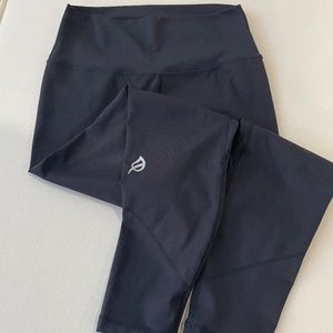 P'tula Alainah III Sleek Legging: 23" - Smooth Black - Medium